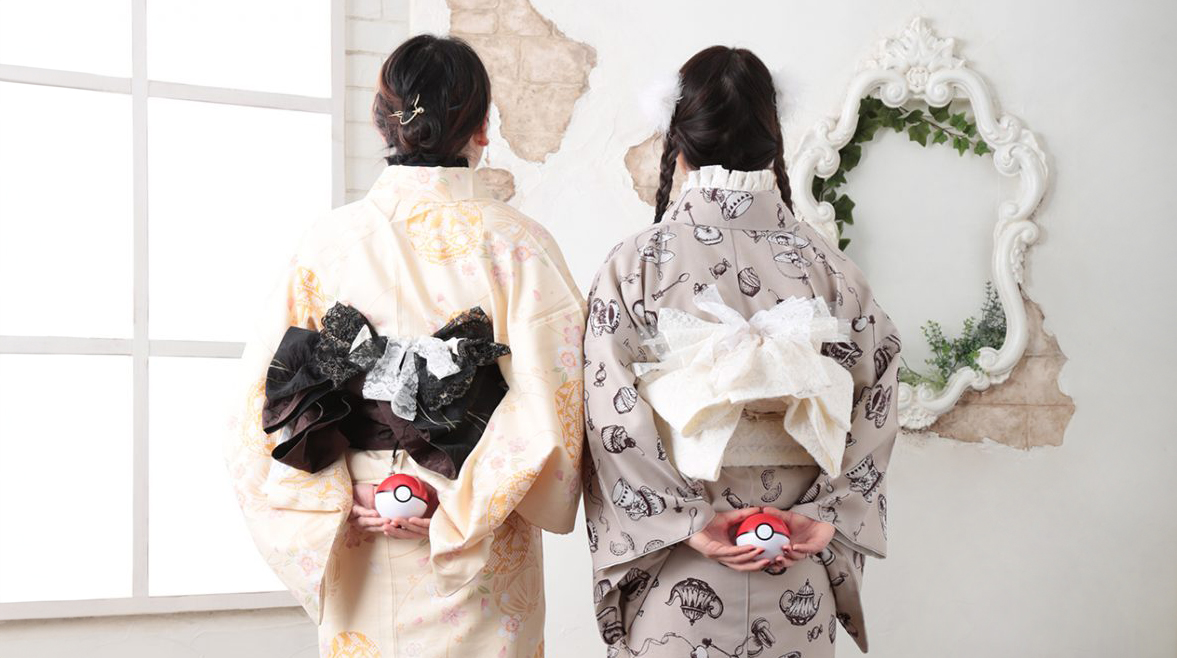 ピカチュウ、イーブイ、ゲンガーのポケモンと一緒に楽しむ着物コーデ