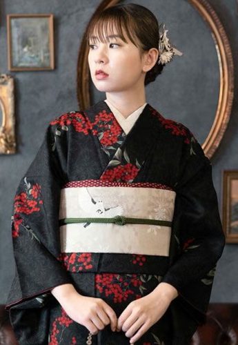 女性着物　アラベスクに南天 黒色