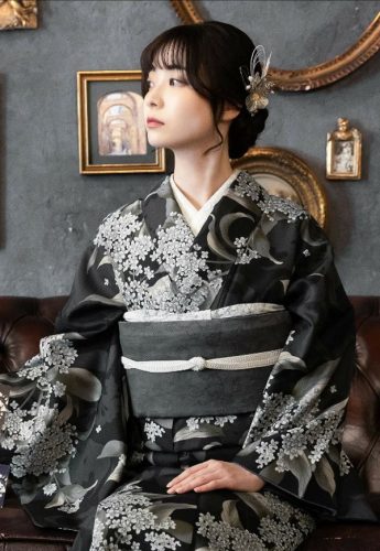 女性着物　銀木犀 黒色